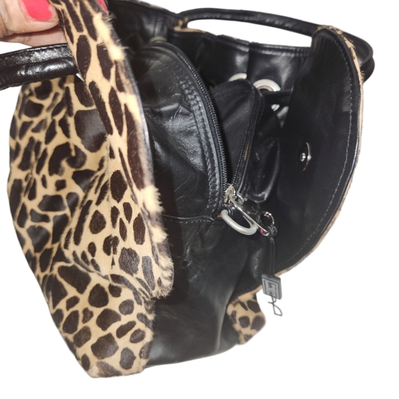 Faux Fur Leopard Print duffle Bag, With Soft Magnetic Snap Closure. NO BRAND. - Picture 4 of 6